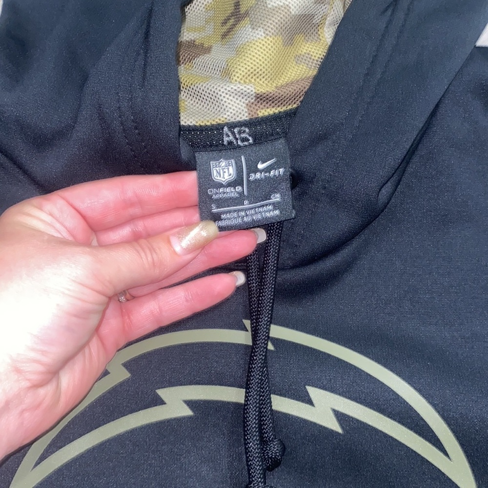 Nike LA Chargers Black 2020 Salute to Service Sideline Performance Hoodie - Picture 4 of 7